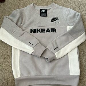Kids Nike sweater size 4-5 yrs old and shorts